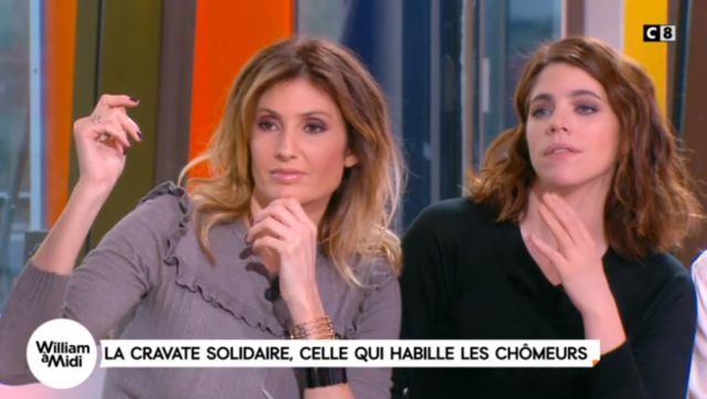 The gray sweater with ruffles of Caroline Ithurbide in William noon of the 29/01/2018
