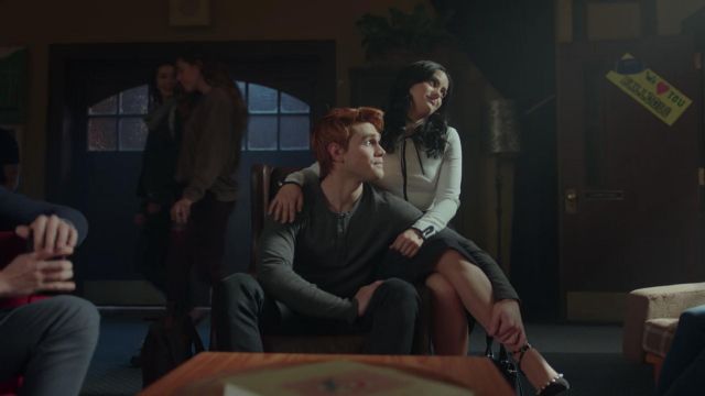 The dress node of Veronica Lodge (Camila Mendes) in Riverdale S02E12