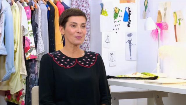 Le top à encolure brodée de Cristina Cordula dans Les reines du shopping du 01/02/2018
