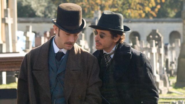Corbata victoriana de Ascot usada por Sherlock Holmes (Robert Downey Jr) como se ve en Sherlock Holmes