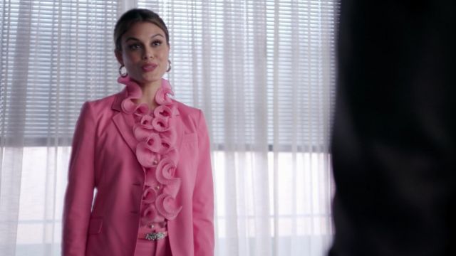 Earrings Crystal Flores Carrington Nathalie Kelley In Dynasty S01e12 Spotern