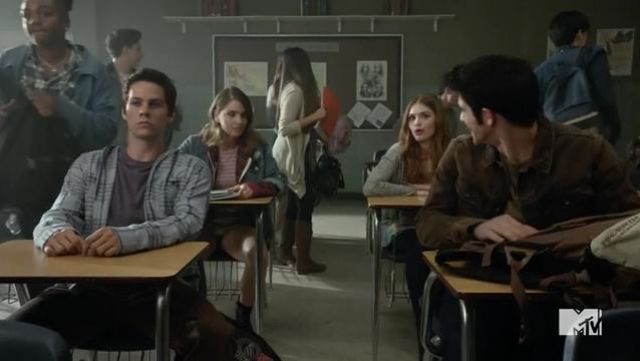 H&M Grey Cardigan worn by Lydia Martin (Holland Roden) as seen in Teen Wolf S06E10
