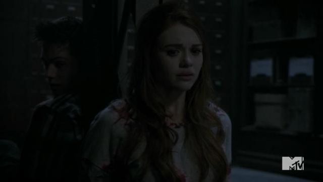 H&M Floral Sweater worn by Lydia Martin (Holland Roden) as seen in Teen Wolf S04E09