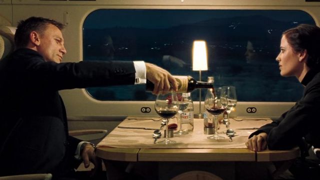Cufflinks worn by James Bond (Daniel Craig) as seen in Casino Royale (train scene)