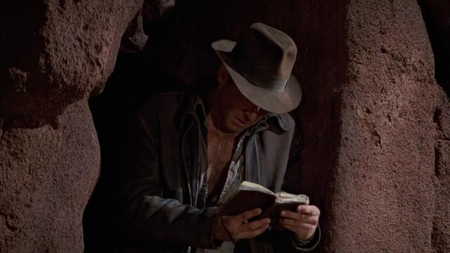 Diario del Grial diario de cuero de Indiana Jones (Harrison Ford) como se ve en Indiana Jones y La última cruzada