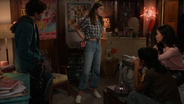 The jean of Callie Adams Foster (Maia Mitchell) on The Fosters S05E14