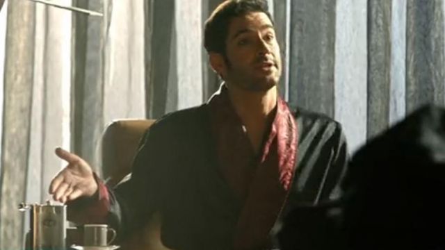 The robe of Lucifer Morningstar (Tom Ellis) in Lucifer S01E11