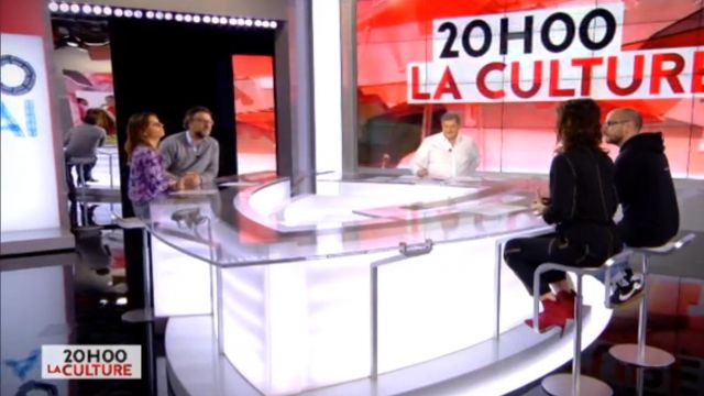 Botas de tacón rojo de Laurie Cholewa en L'info du vrai del 24/01/2018