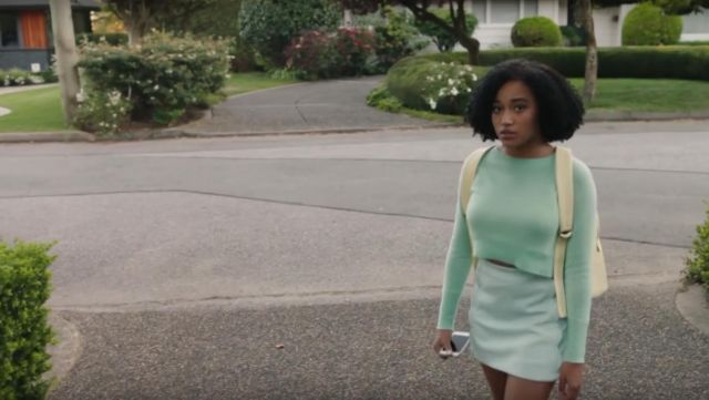 La minifalda verde pastel de Maddy Whittier (Amandla Stenberg) en Everything everything