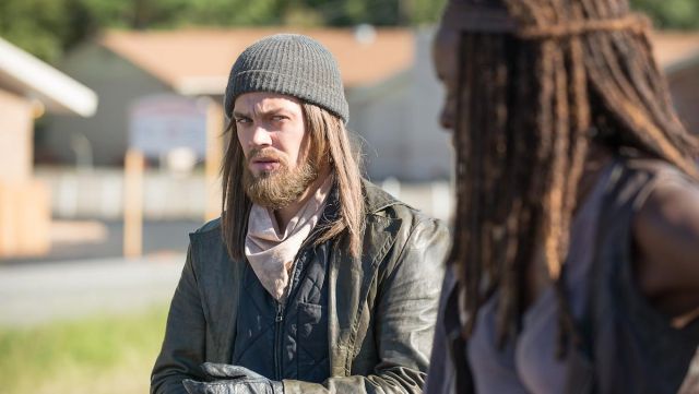 The cap-grey Paul Rovia / Jesus (Tom Payne) in The Walking Dead S06E11
