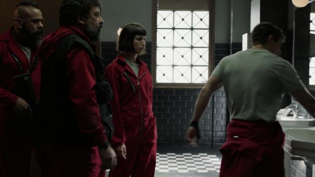 The red suit of the robbers in The casa de papel S01E11
