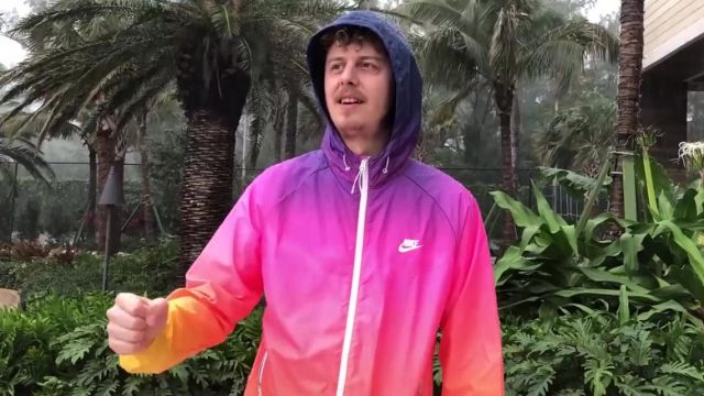 The Nike jacket Sunset Windrunner Norman Thavaud in his video youtube "In the middle of a storm ⛈"