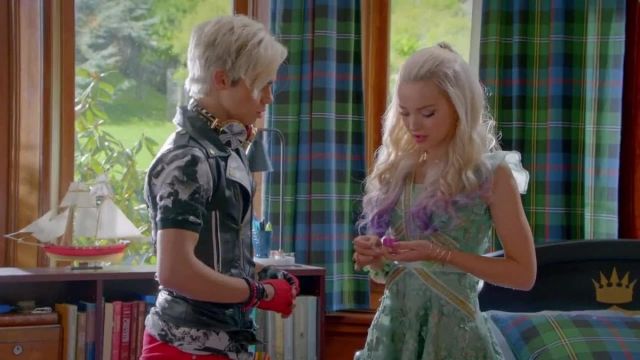 The costume of Carlos of Hell (Cameron Boyce) in Descendants 2