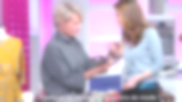 Sandalias azul marino para atar en el tobillo recomendadas por Sophie Brafman en el programa C'est au