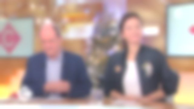 Le blouson noir à broderie aigle et cœur de Marion Ruggieri dans C à vous du 18/12/2018