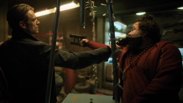 Takeshi Kovacs / Elias Ryker (Joel Kinnaman) Pliegue de la pistola en carbono alterado S01E03