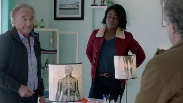 The lamps "skeleton - anatomy" in Cassandra S03E08