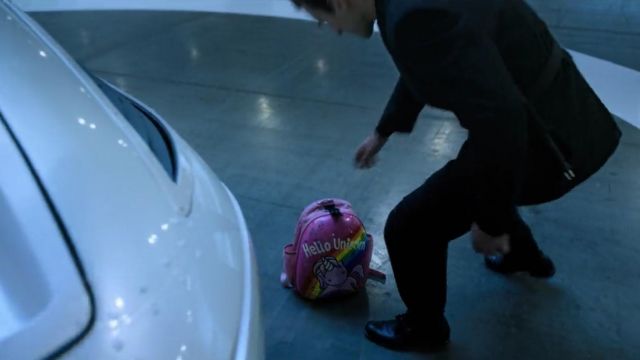 Hello Unicorn Backpack carried by Ta­ke­shi Ko­vacs (Joel Kin­na­man) in Al­te­red Car­bon 1x09
