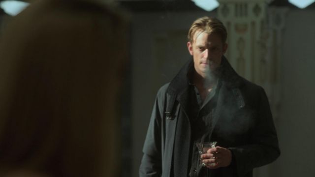 Gray trench Coat of Takeshi Kovacs worn by Joel Kinnaman in Altered Carbon S01E05