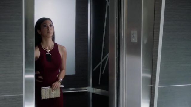 La robe rouge de Tina Minoru (Brittany Ishibashi) dans Marvel's Runaways S01E06