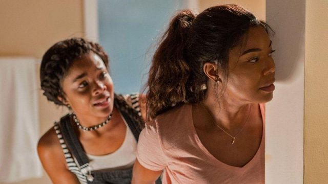 Silver Chain Choker worn by Jasmine Russell (Ajiona Alexus) as seen in Breaking In