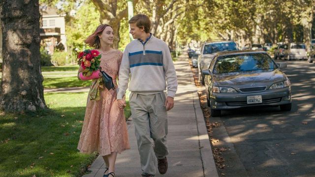 The pearl necklace Christine McPherson (Saoirse Ronan) in Lady Bird
