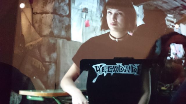The Megababe t-shirt worn by Tokio (Úrsula Corberó) in the series La casa de Papel (Season 1 Episode 7)