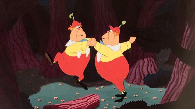 Le costume pour enfant de Tweedledee et Tweedledum dans le dessin animé Alice au pays des merveilles