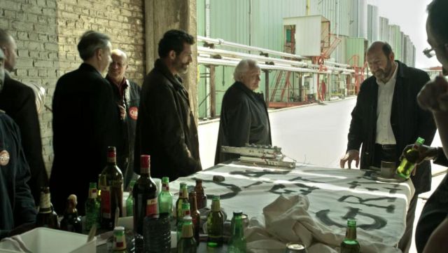The bottles of Picon Beer workers Clamex in Baron Black S01E01