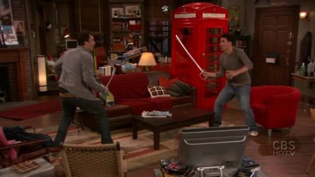 Swords used by Marshall Eriksen and Ted Mosby in How I met your mother 1x08