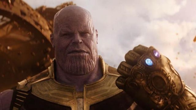 The Glove of Infinity electronics for children of Thanos (Josh Brolin) in Avengers : Infinity War