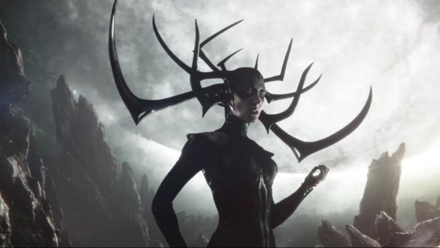 La coiffe noire de Hela (Cate Blan­chett) dans Thor Ra­gna­rok