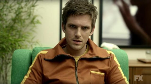 La veste orange de David Haller (Dan Stevens) dans Legion S01E01
