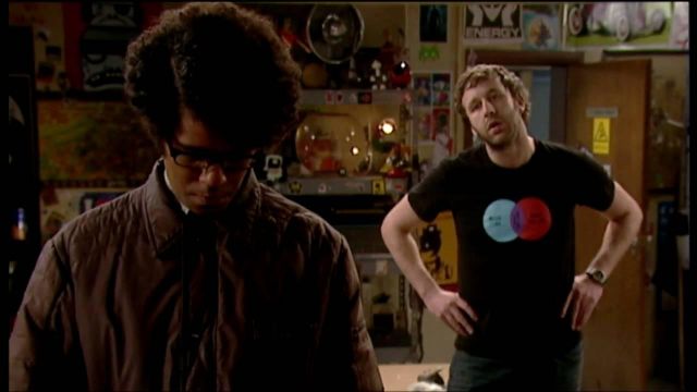 The t-shirt "Music I like" of Roy (Chris O'dowd) in The It Crowd S03E01