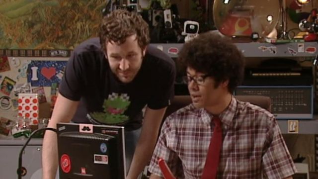 The t-shirt pixelated Kermit worn by Roy (Chris O'dowd) in The IT Crowd S03E02