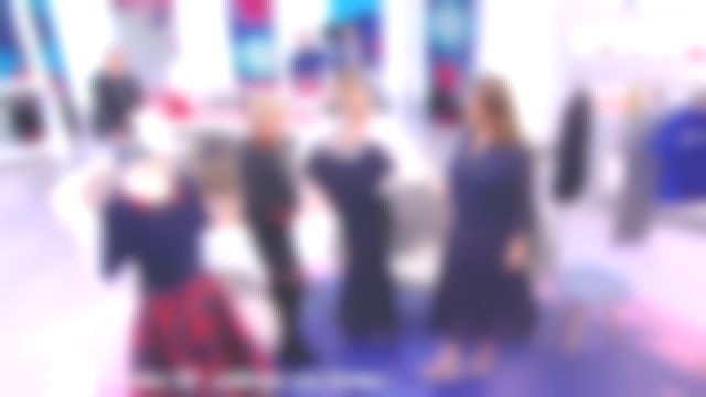 El vestido azul marino en encaje recomendado por Sophie Brafman en el programa C'est au del 08/03/2018