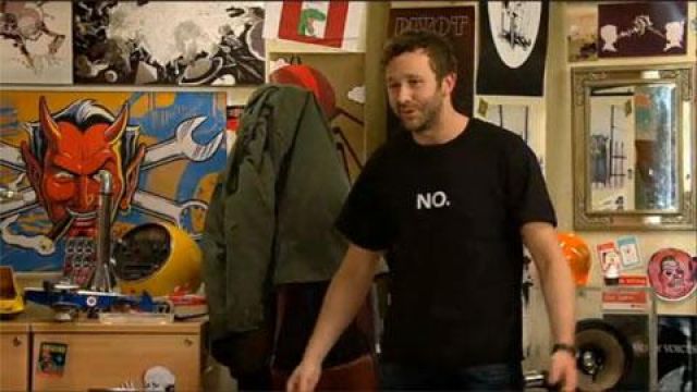 The t-shirt "No." of Roy (Chris O'dowd) in The IT Crowd S04E01