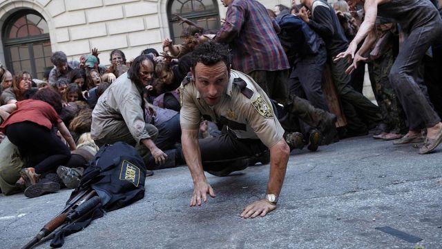 L'écusson de shériff de Rick Grimes (Andrew Lincoln) dans The Walking Dead S01E02
