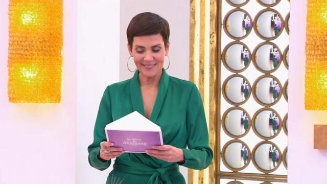 La robe portefeuille verte Ba&sh de Cristina Cordula dans Les reines du shopping du 09/03/2018