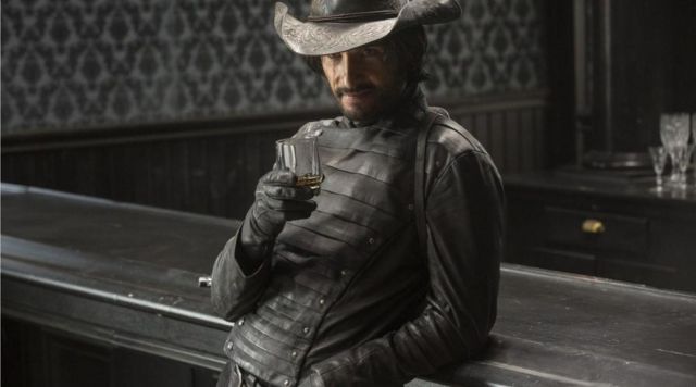 La veste en cuir de Hector Escaton (Rodrigo Santoro) dans Westworld S01E08
