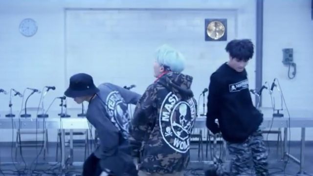 The sweatshirt camouflage hoodie of Suga in the clip MIC Drop on BTS |  Spotern