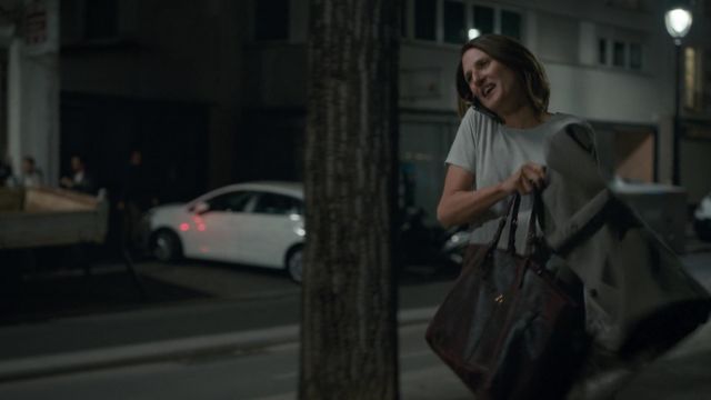 The handbag Maurice de Andrea Martel (Camille Cotin) in Ten percent S02E02