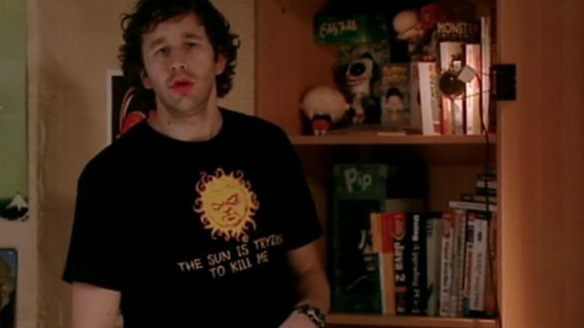 "The Sun is trying to kill me" tee worn by Roy (Chris O'Dowd) in The IT Crowd