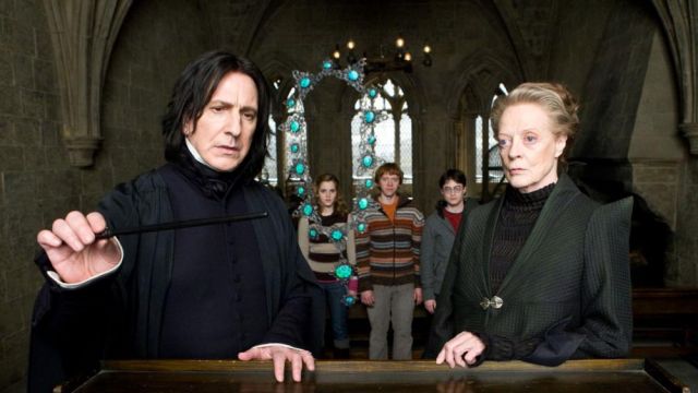 The magic wand black of Severus Rogue (Alan Rickman) in Harry 