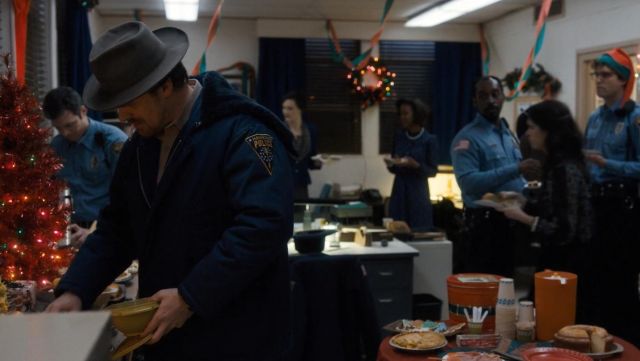Jim Hopper (David Harbour) Hawkins Police patch dans des Choses plus étranges Saison 1 Épisode 8