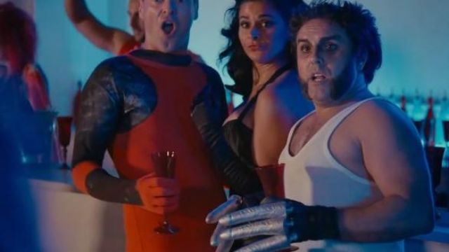 Las flautas de champán rojo que se ven en la película Alibi.com