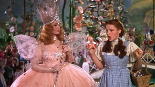 Le costume rose de Glinda la Gentille Sorcière du Nord (Billie Burke) dans Le Magicien d'Oz