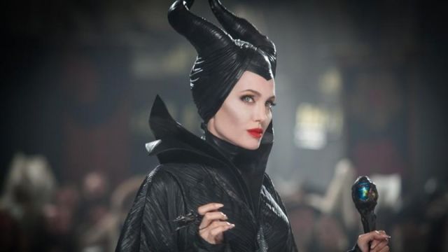 La ré­plique du cos­tume noir de Ma­lé­fique (An­ge­lina Jo­lie) dans le film Ma­lé­fique