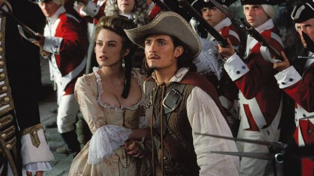 La perruque d'E­li­za­beth Swann (Keira Knight­ley) dans Pirates des Caraïbes : La Malédiction du Black Pearl