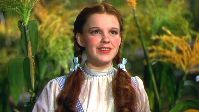 La perruque de Do­ro­thy (Judy Gar­land) dans Le Ma­gi­cien d'Oz (1939)